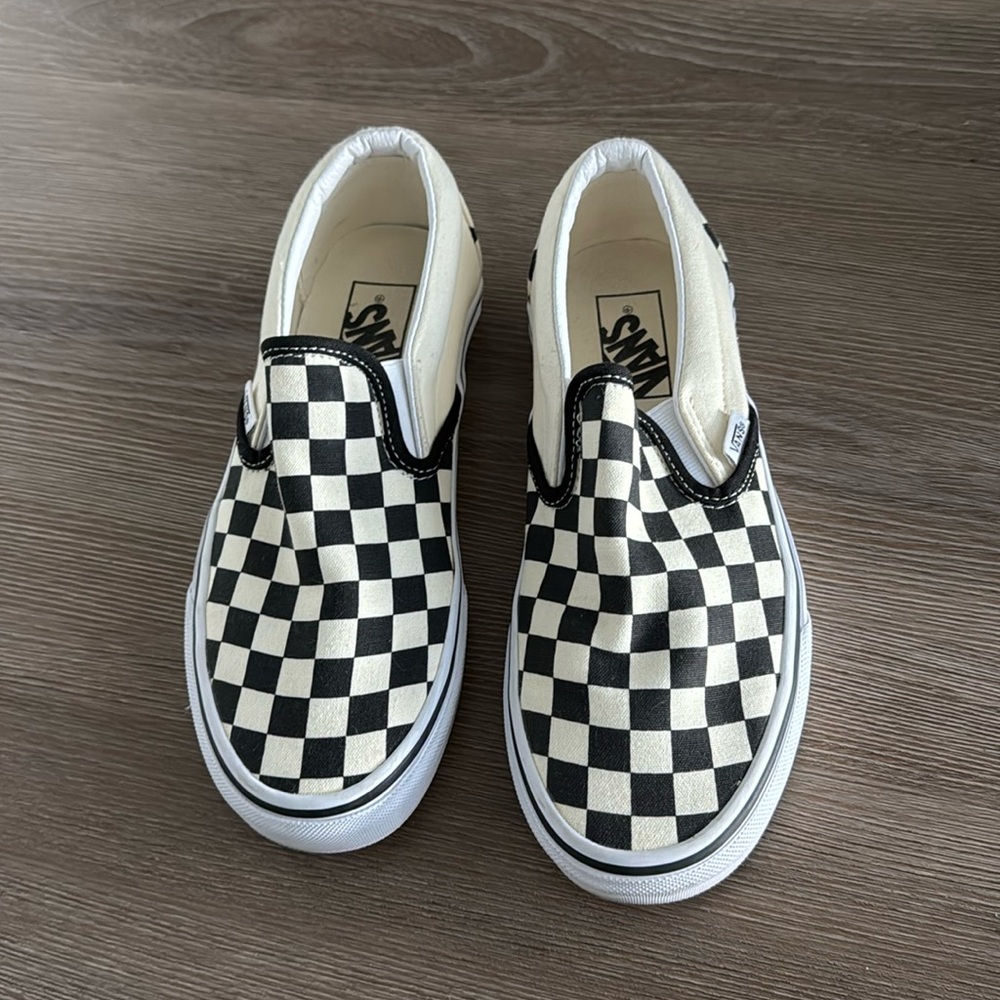 Van’s Checkered Size 7